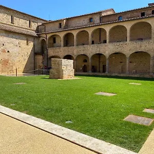 Contessa Ava Dei Lambardi Hostel